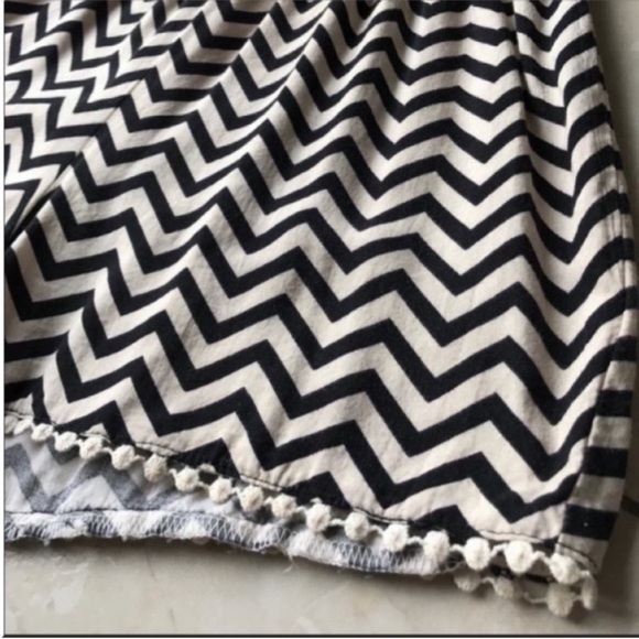 Chevron Patterned Romper - Picture 4 of 6